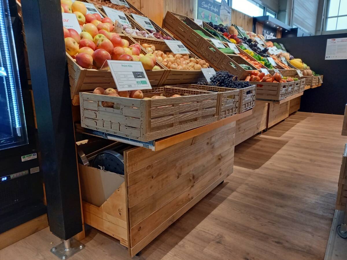 Fabrication de pr&eacute;sentoir pour le march&eacute; gare de Strasbourg Erstein