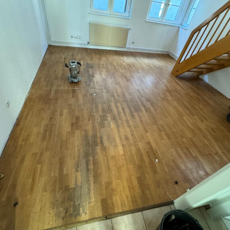 R&eacute;paration, pon&ccedil;age et vitrification d&rsquo;un parquet en ch&ecirc;ne massif &agrave; Strasbourg centre Saverne 0