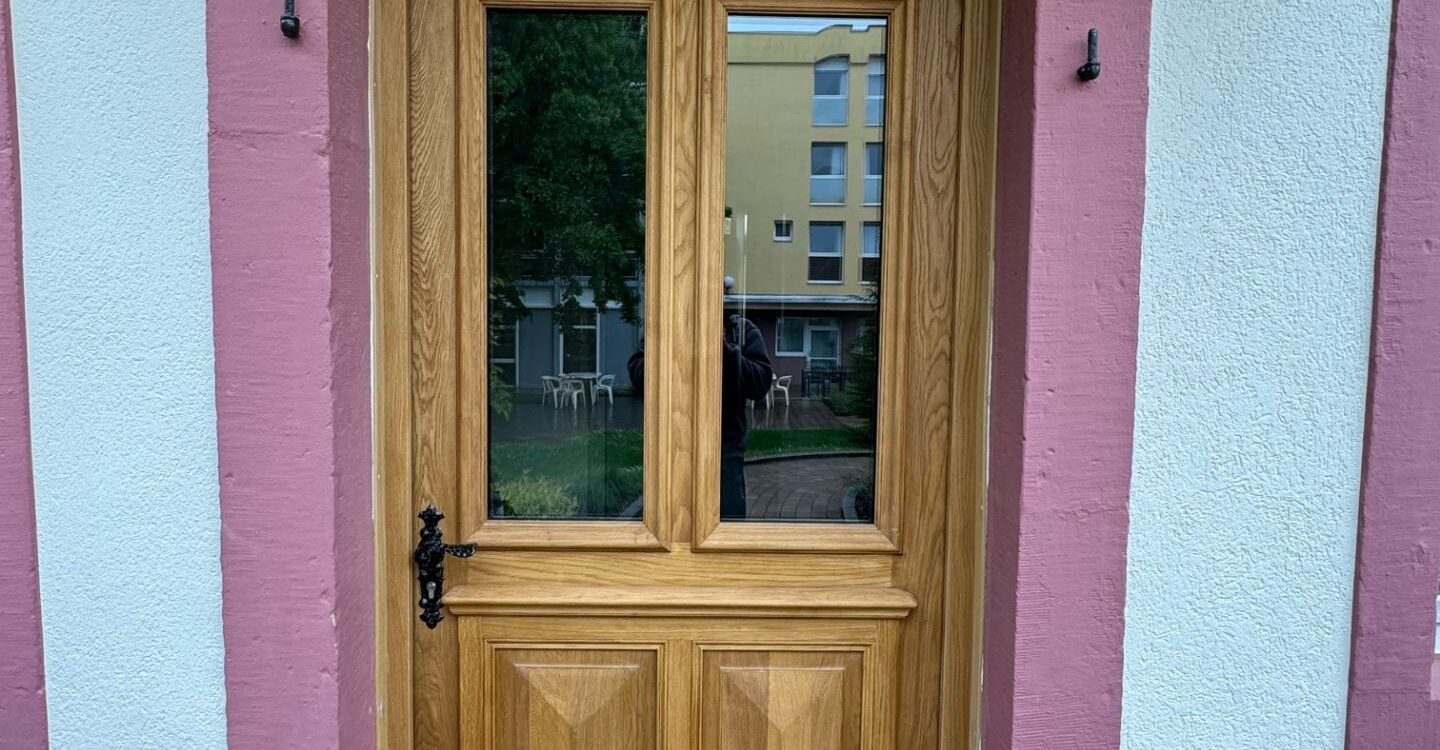 Portes en ch&ecirc;ne massif fabriqu&eacute; dans notre atelier et pos&eacute;e par nos soins &agrave; Dorlisheim Bischwiller